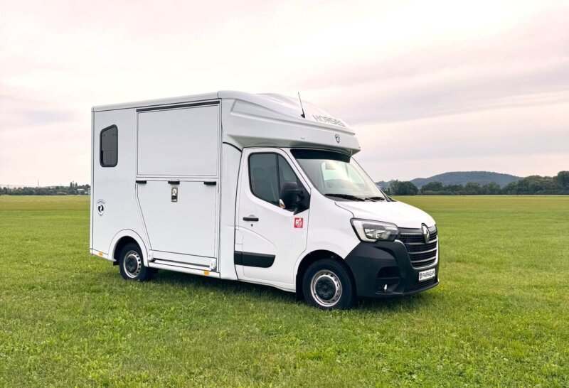 EQUISTAR 3 LIGHT horsebox